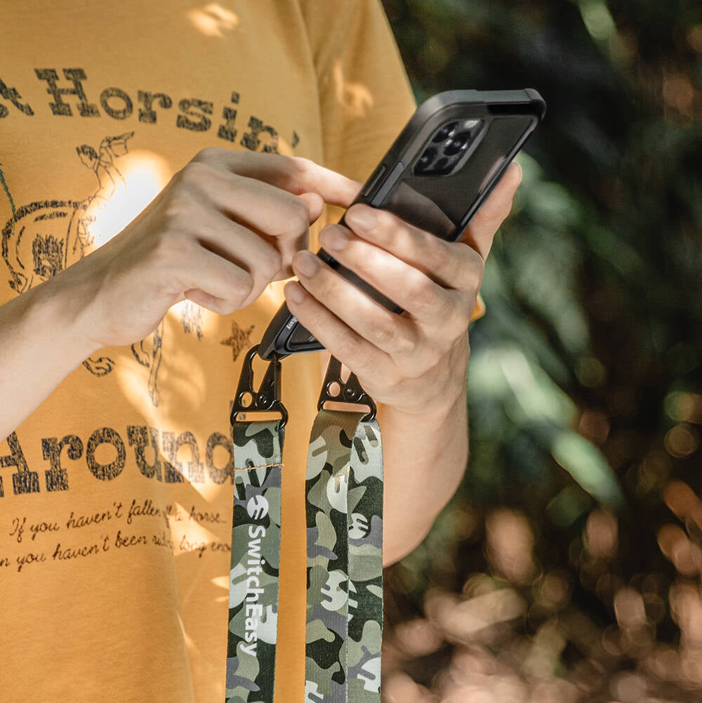 iPhone 13 Pro Kılıf Boyun Askılı Kompozit Tasarımlı Şok Önleyicili Lisanslı Switcheasy Odyssey Kılıf Rainbow