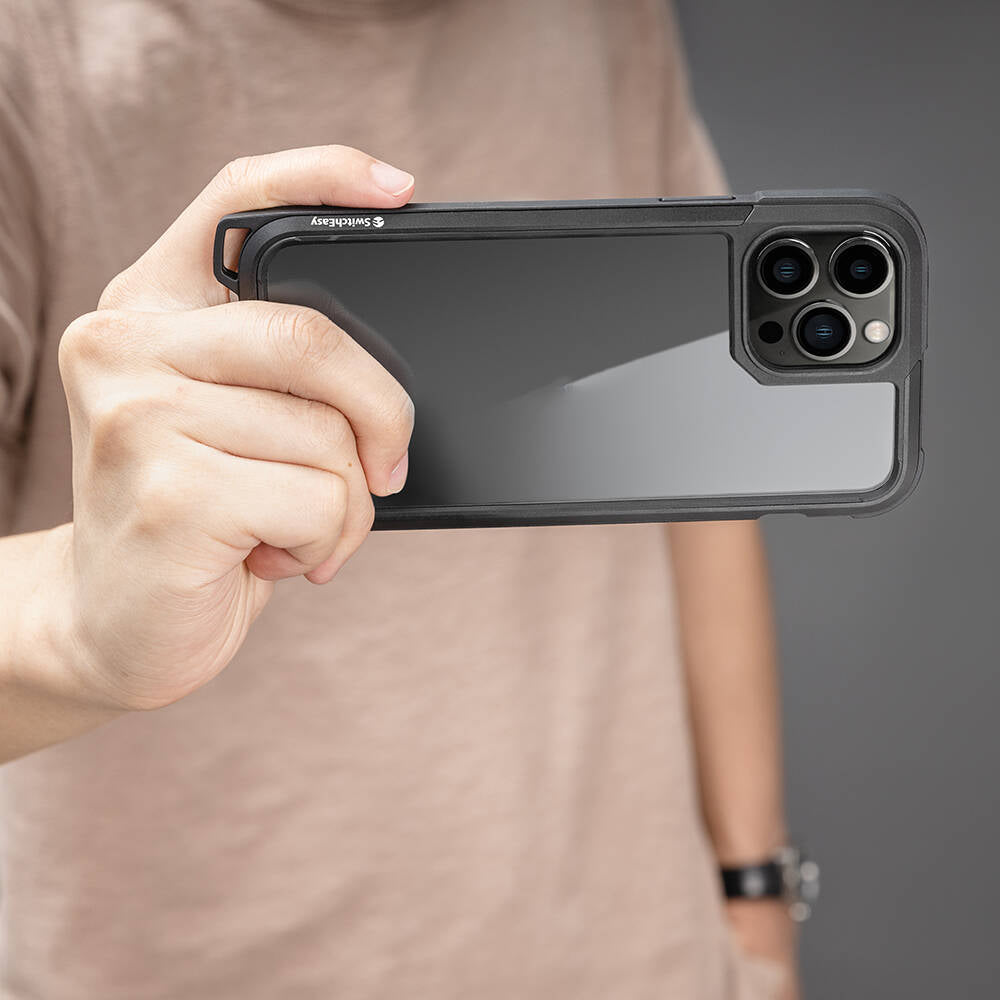 iPhone 13 Pro Kılıf Boyun Askılı Kompozit Tasarımlı Şok Önleyicili Lisanslı Switcheasy Odyssey Kılıf Rainbow