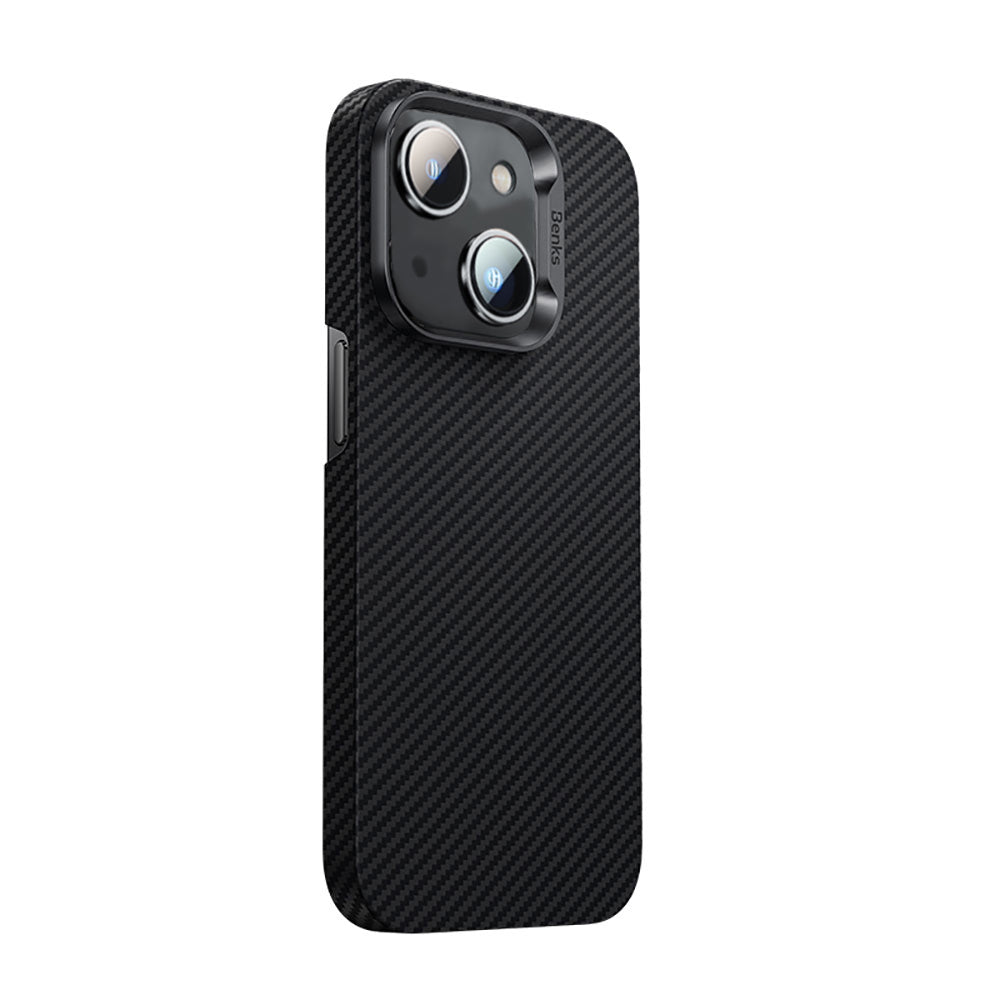 Apple iPhone 14 Kılıf M-safe Özellikli Karbon Fiber Benks 600D Essential Kevlar Kapak