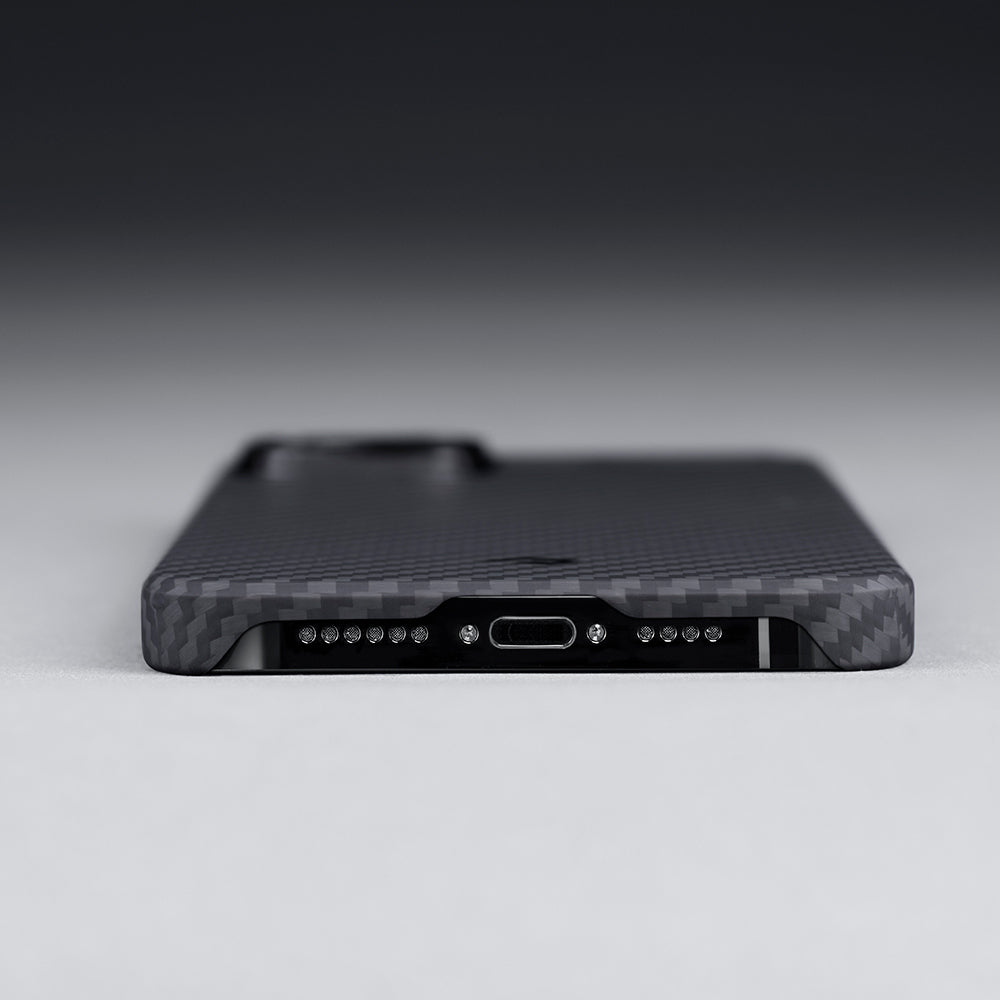 iPhone 14 Kılıf Magsafe Şarj Özellikli 1500D Aramid Fiber Pitaka Ultra-Slim Classic Serisi Black-Grey Twill Kılıf Siyah-Gri