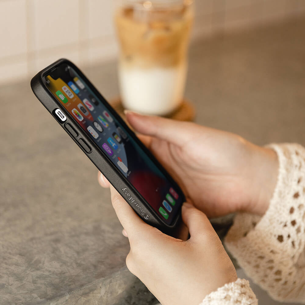 iPhone 14 Pro Kılıf Ultra İnce Şok Önleyicili Lisanslı Switcheasy Aero Plus Kılıf Siyah