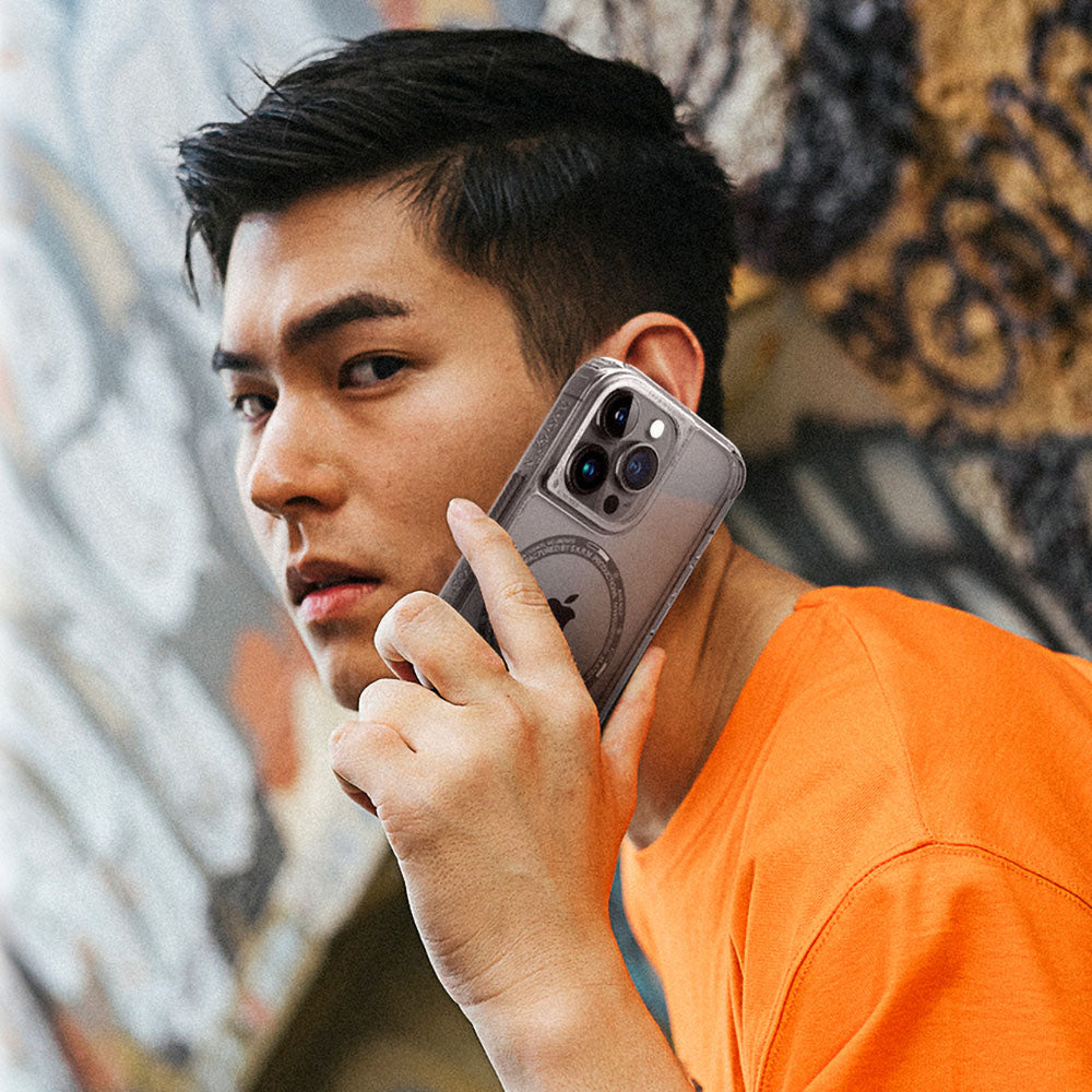 iPhone 14 Pro Max Kılıf SkinArma Şeffaf Airbag Tasarımlı Magsafe Şarj Özellikli Saido Kılıf Renksiz