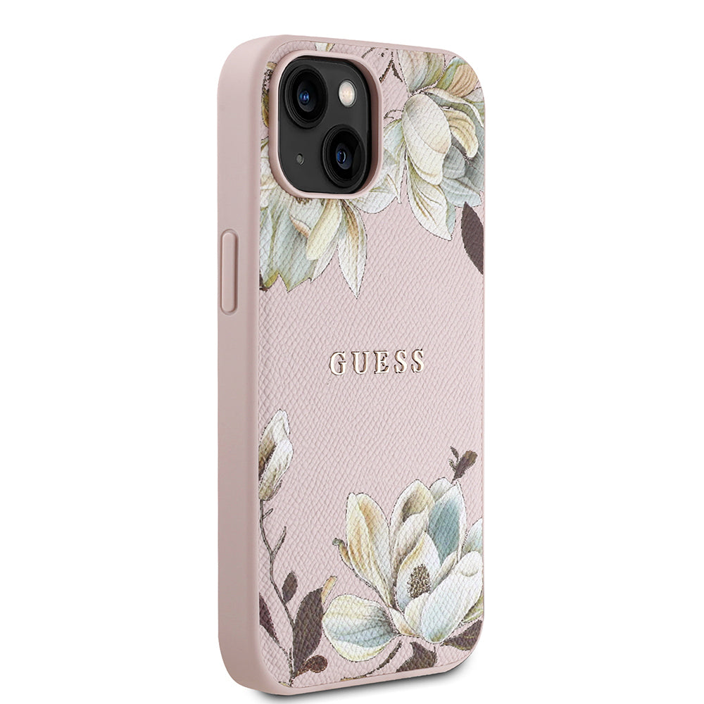 Apple iPhone 15 Kılıf Guess Orjinal Lisanslı M-safe Şarj Özellikli Taneli Çiçek Tasarımlı Metal Yazı Logolu Kapak Pembe
