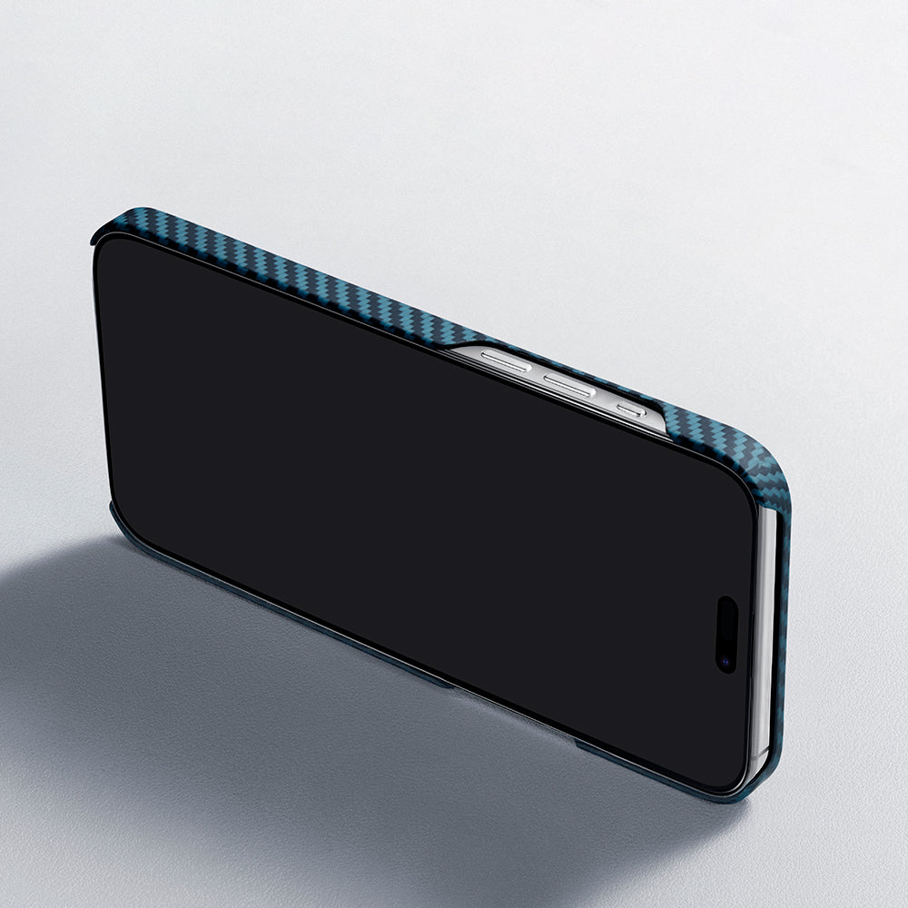 iPhone 15 Pro Kılıf Magsafe Şarj Özellikli 1500D Aramid Fiber Pitaka Ultra-Slim Classic Serisi Black-Blue Twill Kılıf Siyah-Mavi