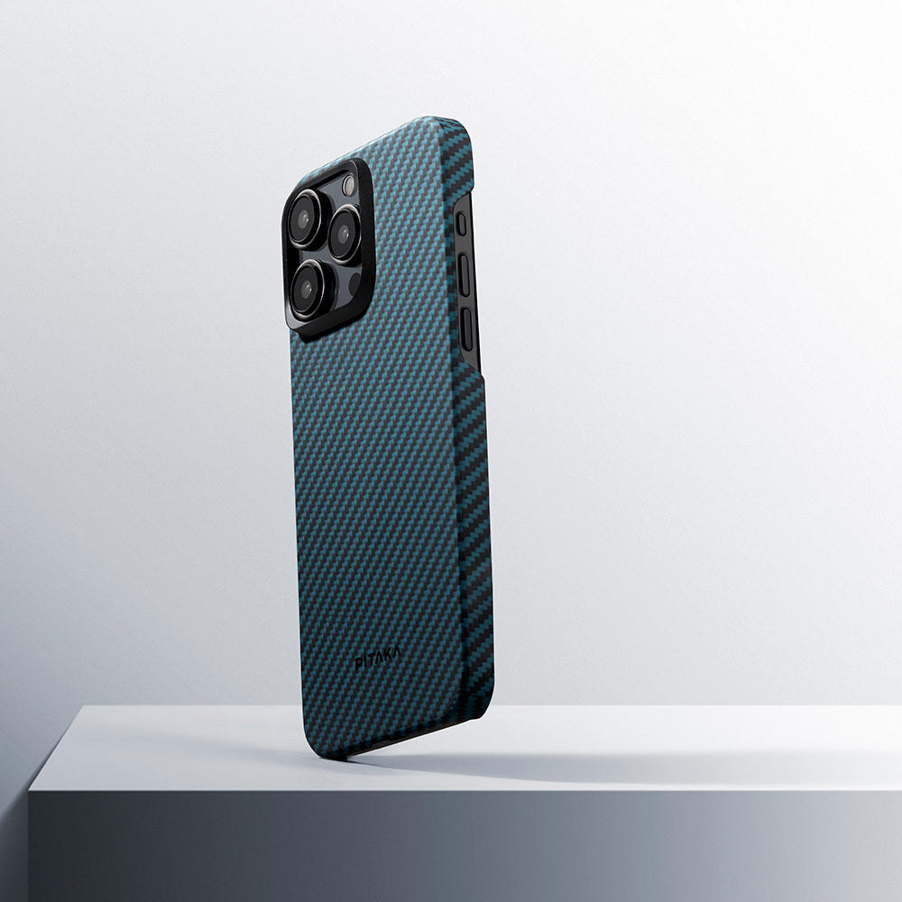 iPhone 15 Pro Kılıf Magsafe Şarj Özellikli 1500D Aramid Fiber Pitaka Ultra-Slim Classic Serisi Black-Blue Twill Kılıf Siyah-Mavi