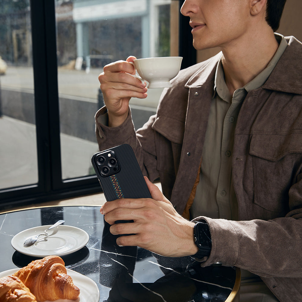 iPhone 15 Pro Kılıf Magsafe Şarj Özellikli 600D Aramid Fiber Pitaka Tactile Woven Orchestra Serisi Rhapsody Kılıf Siyah