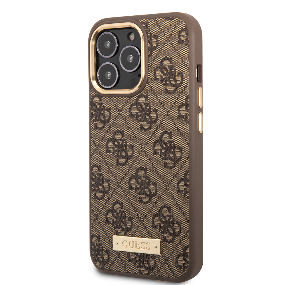 Apple iPhone 15 Pro Max Kılıf Guess Orjinal Lisanslı M-safe Şarj Özellikli 4G Desenli PU Metal Plaka Klasik Logolu Kapak Kahverengi