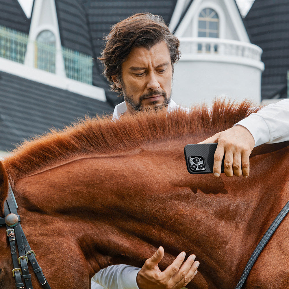 iPhone 15 Pro Max Kılıf Magsafe Şarj Özellikli 1500D Aramid Fiber Pitaka Military-Grade Classic Serisi Black-Grey Twill Kılıf Siyah-Mavi