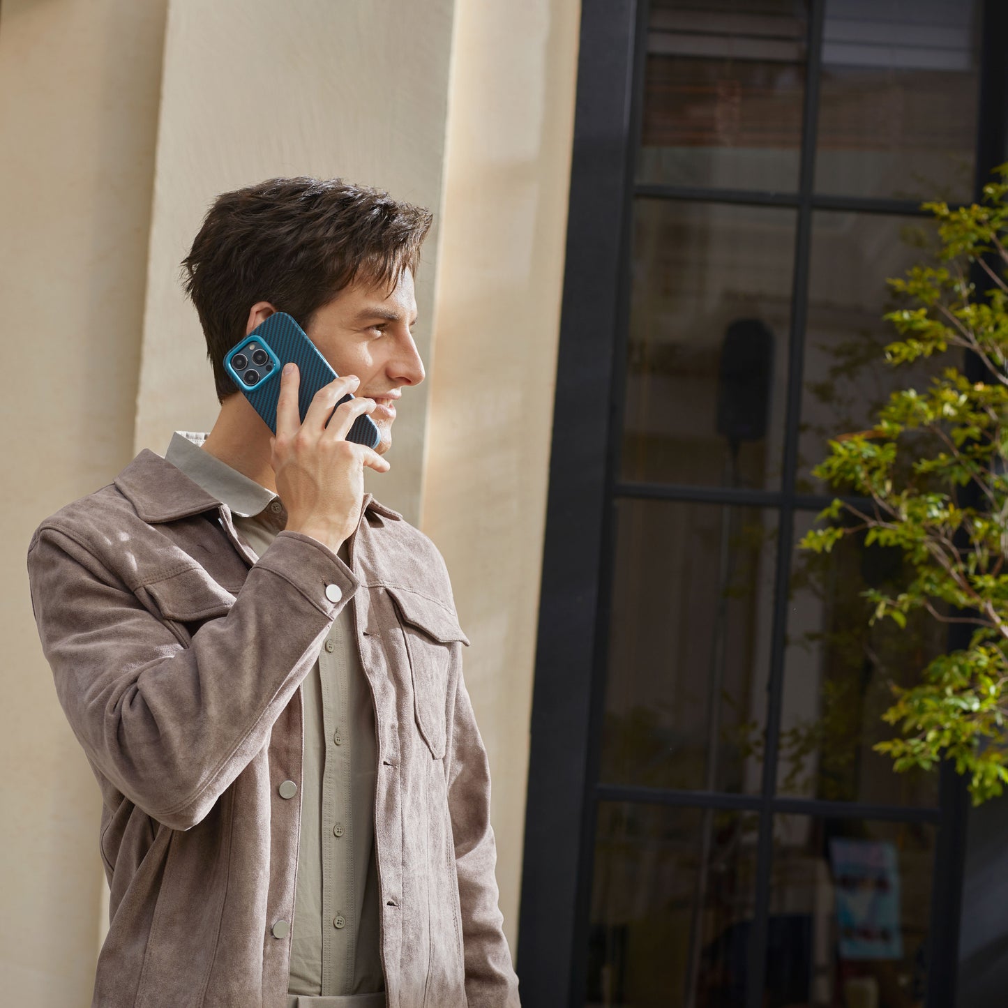 iPhone 15 Pro Max Kılıf Magsafe Şarj Özellikli 1500D Aramid Fiber Pitaka Military-Grade Classic Serisi Black-Grey Twill Kılıf Siyah-Gri