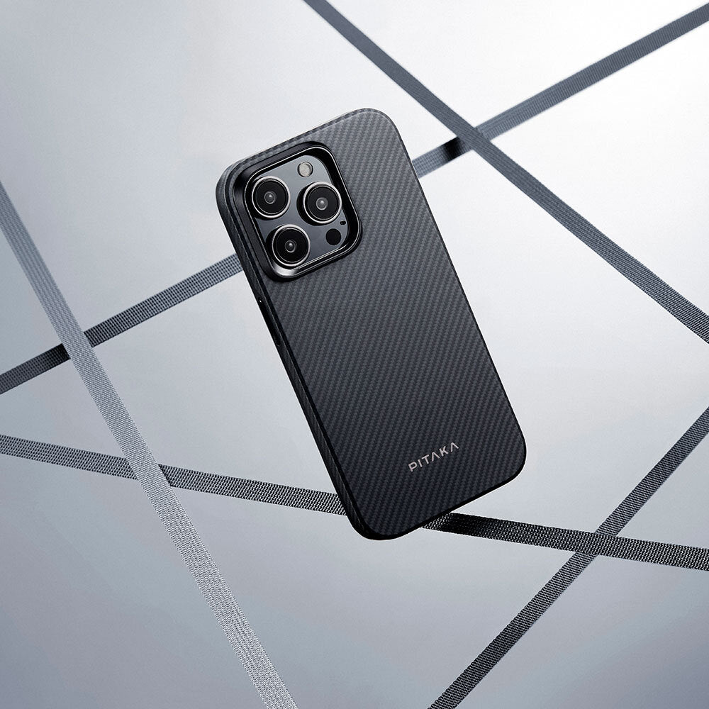 iPhone 15 Pro Max Kılıf Magsafe Şarj Özellikli 600D Aramid Fiber Pitaka Military-Grade Classic Serisi Black-Grey Twill Kılıf Siyah-Gri