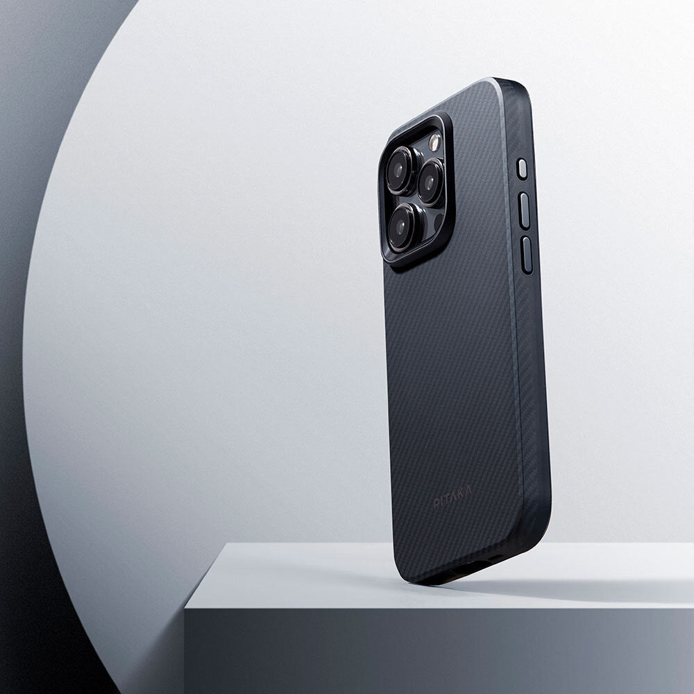 iPhone 15 Pro Max Kılıf Magsafe Şarj Özellikli 600D Aramid Fiber Pitaka Military-Grade Classic Serisi Black-Grey Twill Kılıf Siyah-Gri