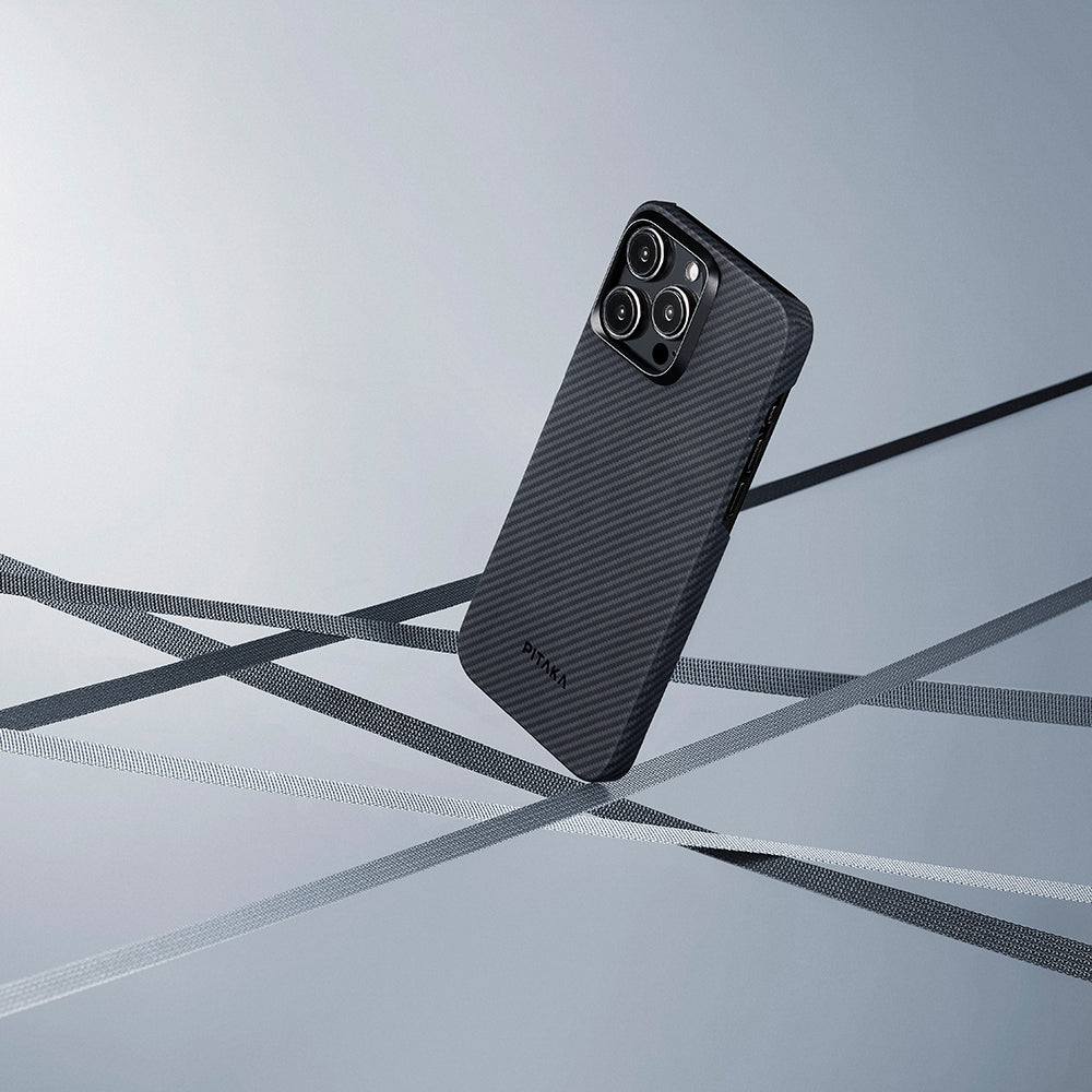 iPhone 15 Pro Max Kılıf Magsafe Şarj Özellikli 600D Aramid Fiber Pitaka Ultra-Slim Classic Serisi Black-Grey Twill Kılıf Siyah-Gri