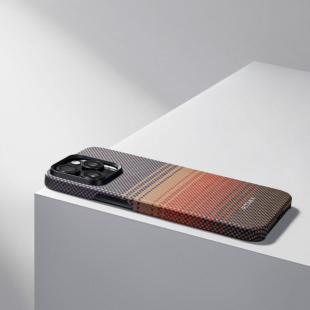 iPhone 15 Pro Max Kılıf Magsafe Şarj Özellikli Aramid Fiber Pitaka Tactile Woven Sunset-Moonrise Serisi Sunset Kılıf Kahverengi