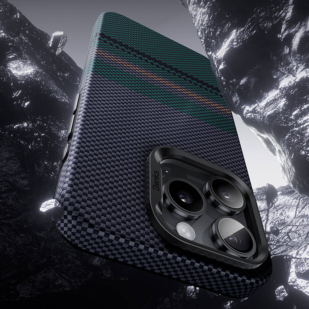 iPhone 15 Pro Max Kılıf Magsafe Şarj Özellikli Karbon Fiber Tasarımlı Benks Aurora ArmorPro Kevlar Kılıf Siyah