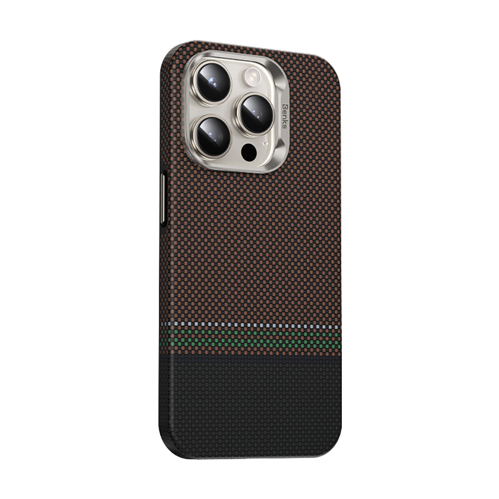 Apple iPhone 15 Pro Max Kılıf M-safe Şarj Özellikli Karbon Fiber Tasarımlı Benks Prestige ArmorPro Kevlar Kapak Gold