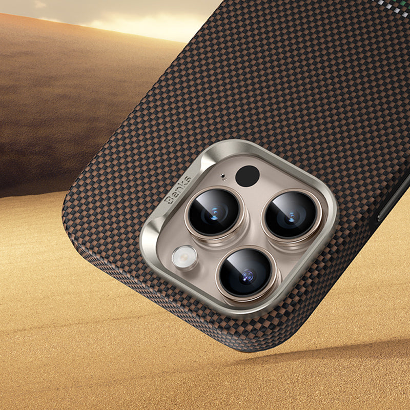 Apple iPhone 16 Pro Kılıf M-safe Şarj Özellikli Karbon Fiber Tasarımlı Benks Prestige ArmorPro Kevlar Kapak Gold