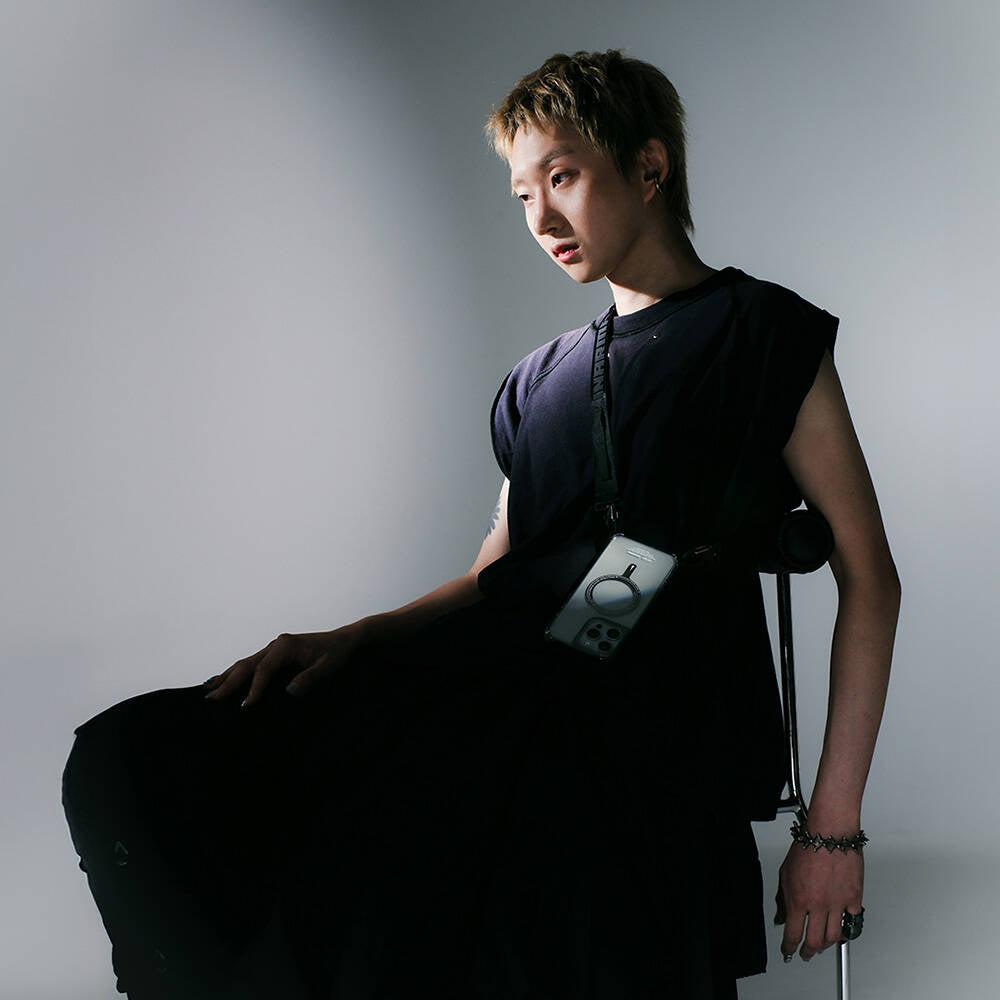 iPhone 16 Pro Kılıf Magsafe Şarj Özellikli Şeffaf Airbag Tasarımlı Skinarma Saido Prime Kılıf Gold