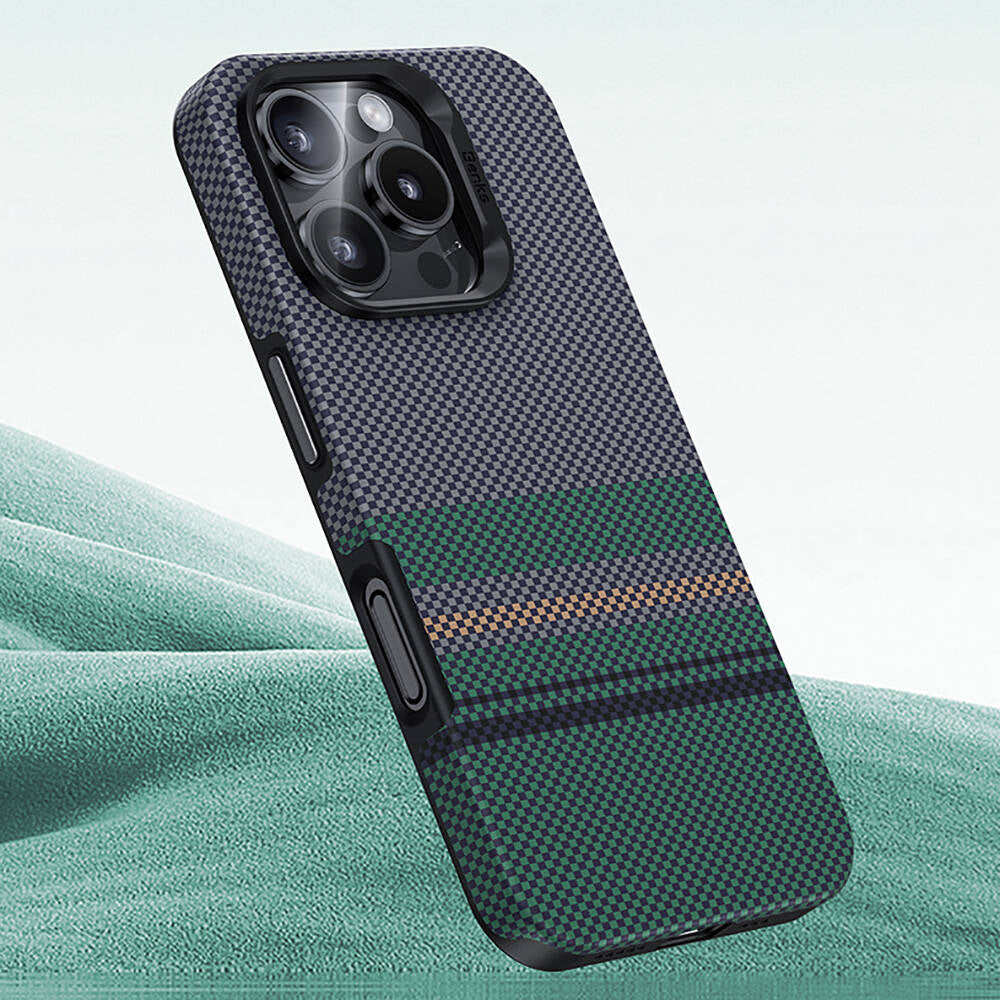 iPhone 16 Pro Max Kılıf Magsafe Şarj Özellikli Karbon Fiber Tasarımlı Benks Aurora ArmorPro Kevlar Kılıf Siyah