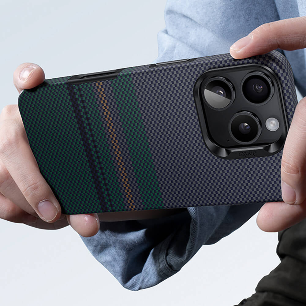 iPhone 16 Pro Max Kılıf Magsafe Şarj Özellikli Karbon Fiber Tasarımlı Benks Aurora ArmorPro Kevlar Kılıf Siyah