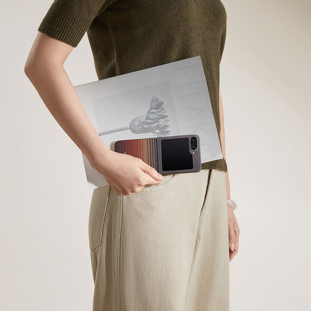 Galaxy Z Flip 6 Kılıf Magsafe Şarj Özellikli Aramid Fiber Pitaka Tactile Woven Sunset-Moonrise Serisi Sunset Kılıf Kahverengi