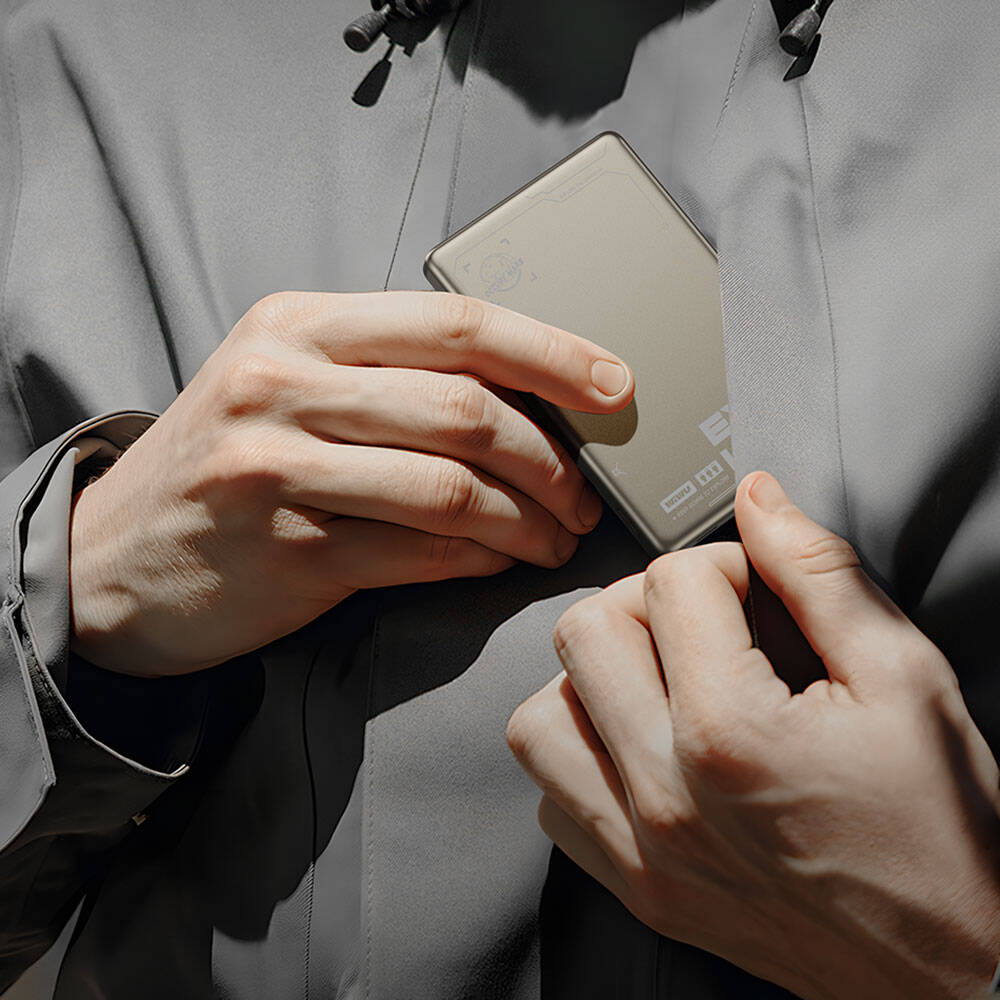 Wiwu Wi-P020 Ultra-Thin Explore Serisi Led Göstergeli Wireless Magsafe Powerbank 15W 10000mAh Titanyum-Gold