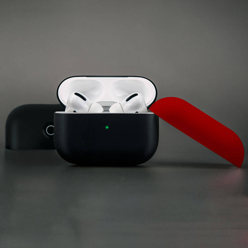 Airpods Pro Kılıf Boyun Askılı Parlayan Düğmeli Lisanslı Switcheasy Colors Silikon Kılıf Siyah