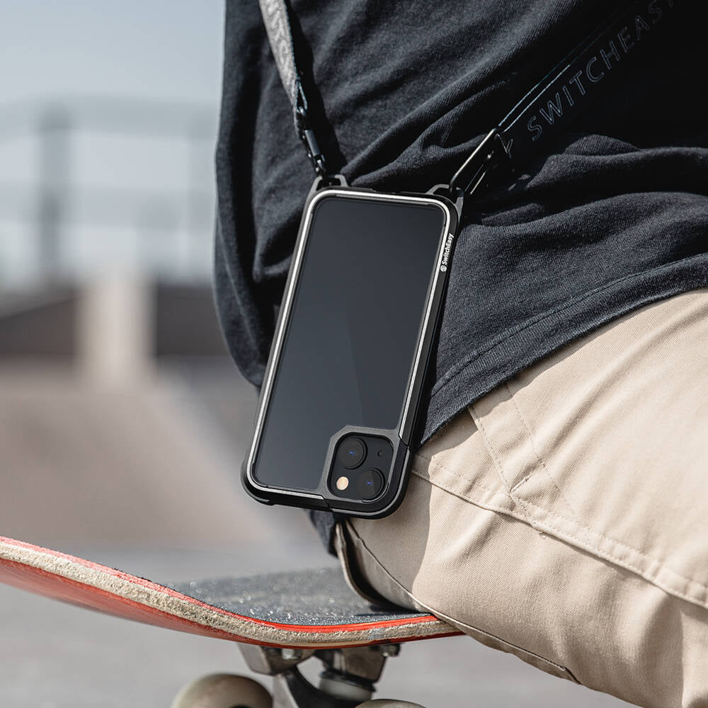 iPhone 13 Kılıf Boyun Askılı Kompozit Tasarımlı Şok Önleyicili Lisanslı Switcheasy Odyssey Kılıf Siyah