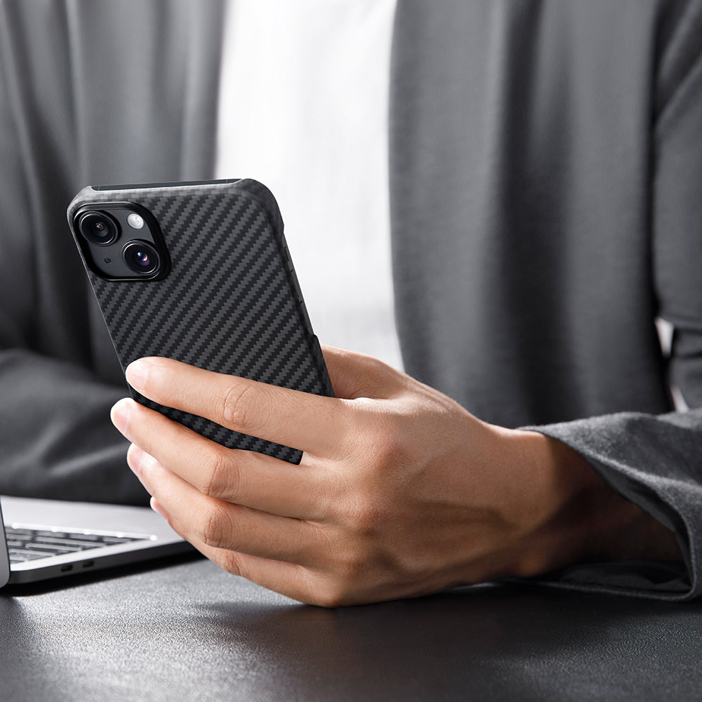 iPhone 14 Kılıf Magsafe Şarj Özellikli 1500D Aramid Fiber Pitaka Ultra-Slim Classic Serisi Black-Grey Twill Kılıf Siyah-Gri