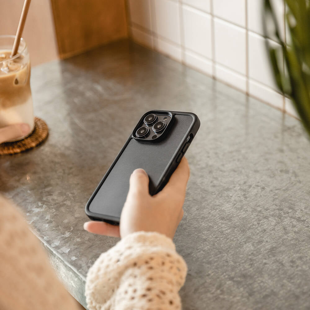 iPhone 14 Kılıf Ultra İnce Şok Önleyicili Lisanslı Switcheasy Aero Plus Kılıf Siyah