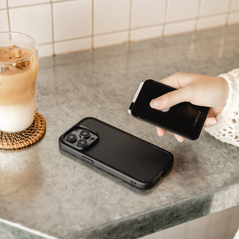 iPhone 14 Kılıf Ultra İnce Şok Önleyicili Lisanslı Switcheasy Aero Plus Kılıf Siyah