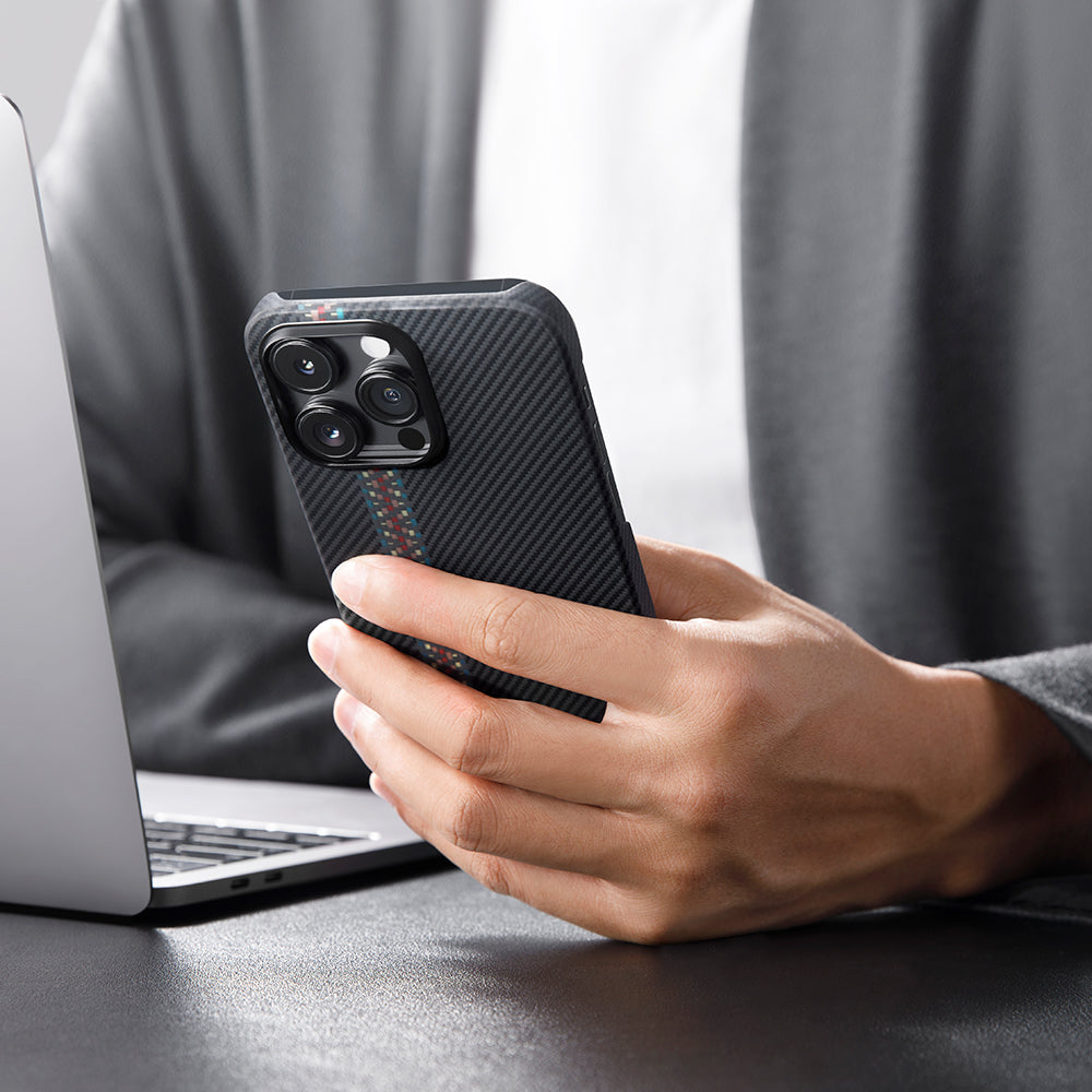 iPhone 14 Pro Kılıf Magsafe Şarj Özellikli 600D Aramid Fiber Pitaka Tactile Woven Orchestra Serisi Rhapsody Kılıf Siyah