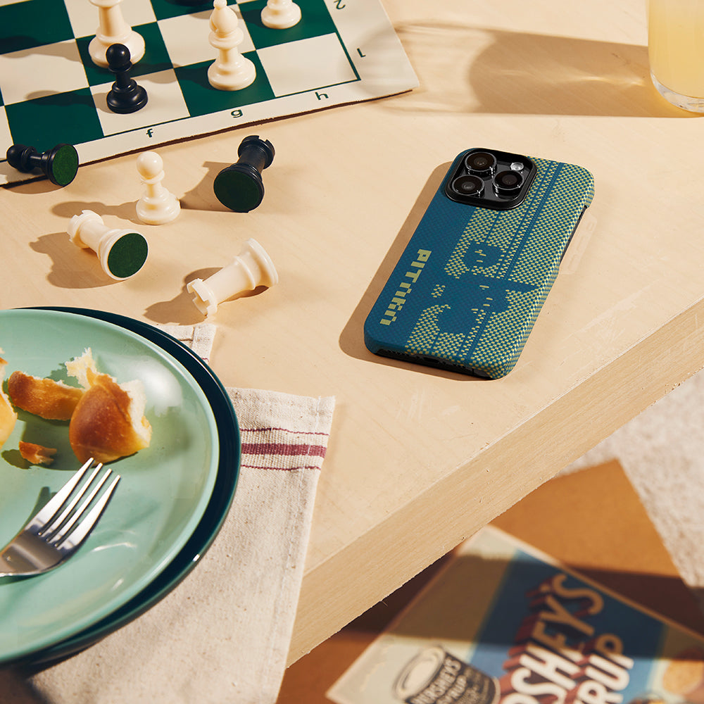 iPhone 14 Pro Kılıf MagSafe Şarj Özellikli Aramid Fiber Pitaka Tactile Woven Pixel Game Kılıf Yeşil-Mavi