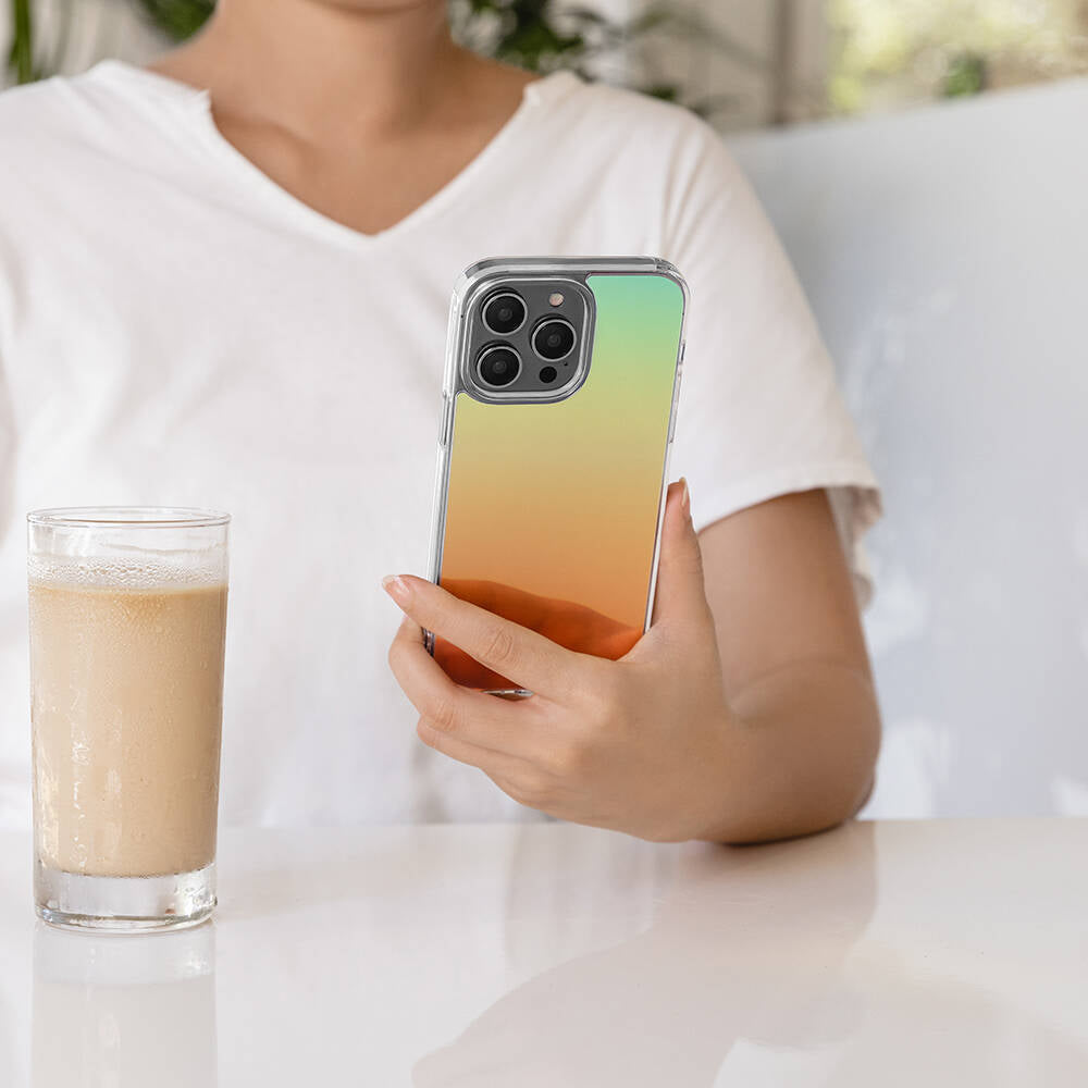 iPhone 14 Pro Kılıf Renk Geçişli Kenarları Şeffaf Tasarımlı Lisanslı Switcheasy Crush Plus Kılıf Starlight