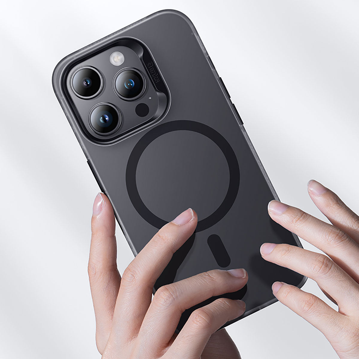 iPhone 15 Kılıf Magsafe Şarj Özellikli Benks Lucid Armor Kılıf Siyah