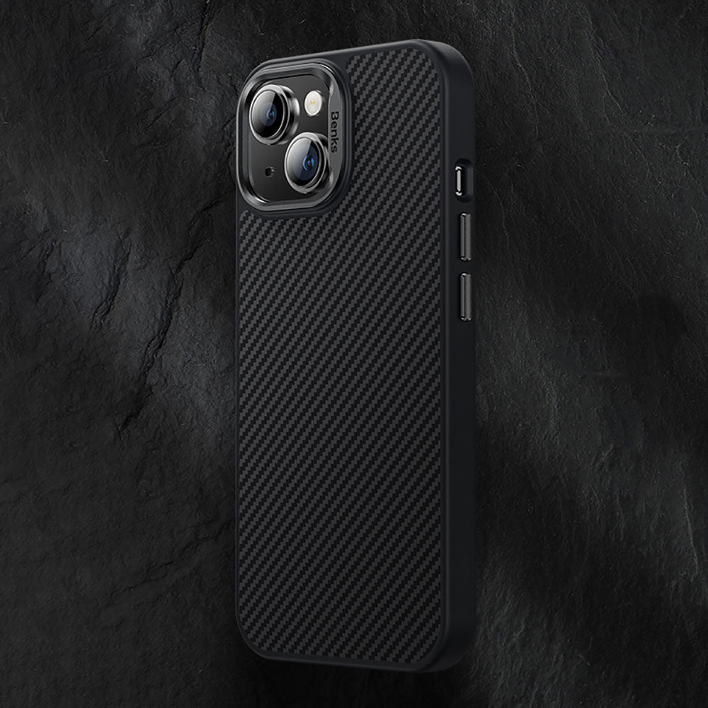 iPhone 15 Plus Kılıf Karbon Fiber Magsafe Şarj Özellikli Benks Hybrid ArmorPro 600D Kevlar Kılıf Siyah