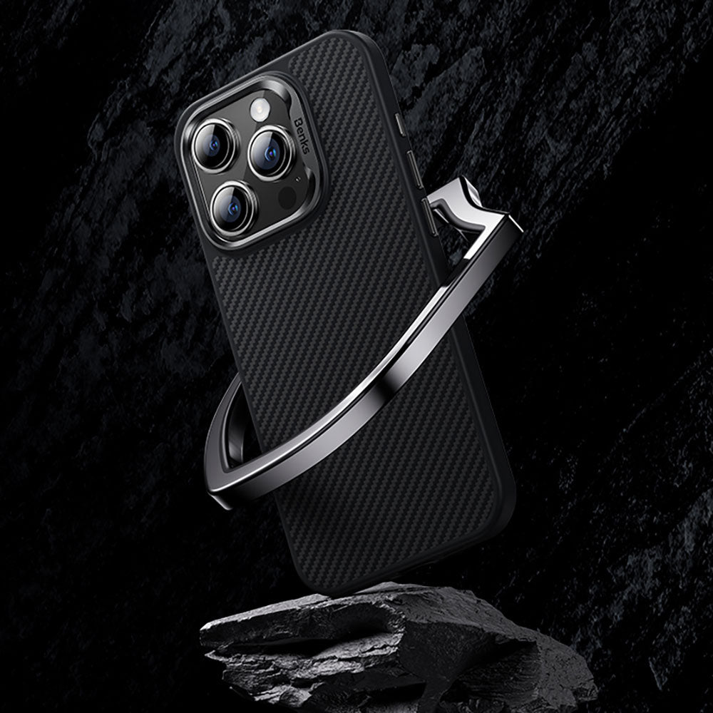 iPhone 15 Plus Kılıf Karbon Fiber Magsafe Şarj Özellikli Benks Hybrid ArmorPro 600D Kevlar Kılıf Siyah