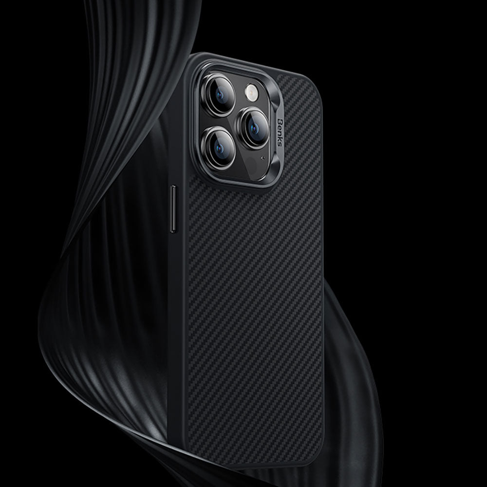 iPhone 15 Plus Kılıf Karbon Fiber Magsafe Şarj Özellikli Benks Hybrid ArmorPro 600D Kevlar Kılıf Siyah