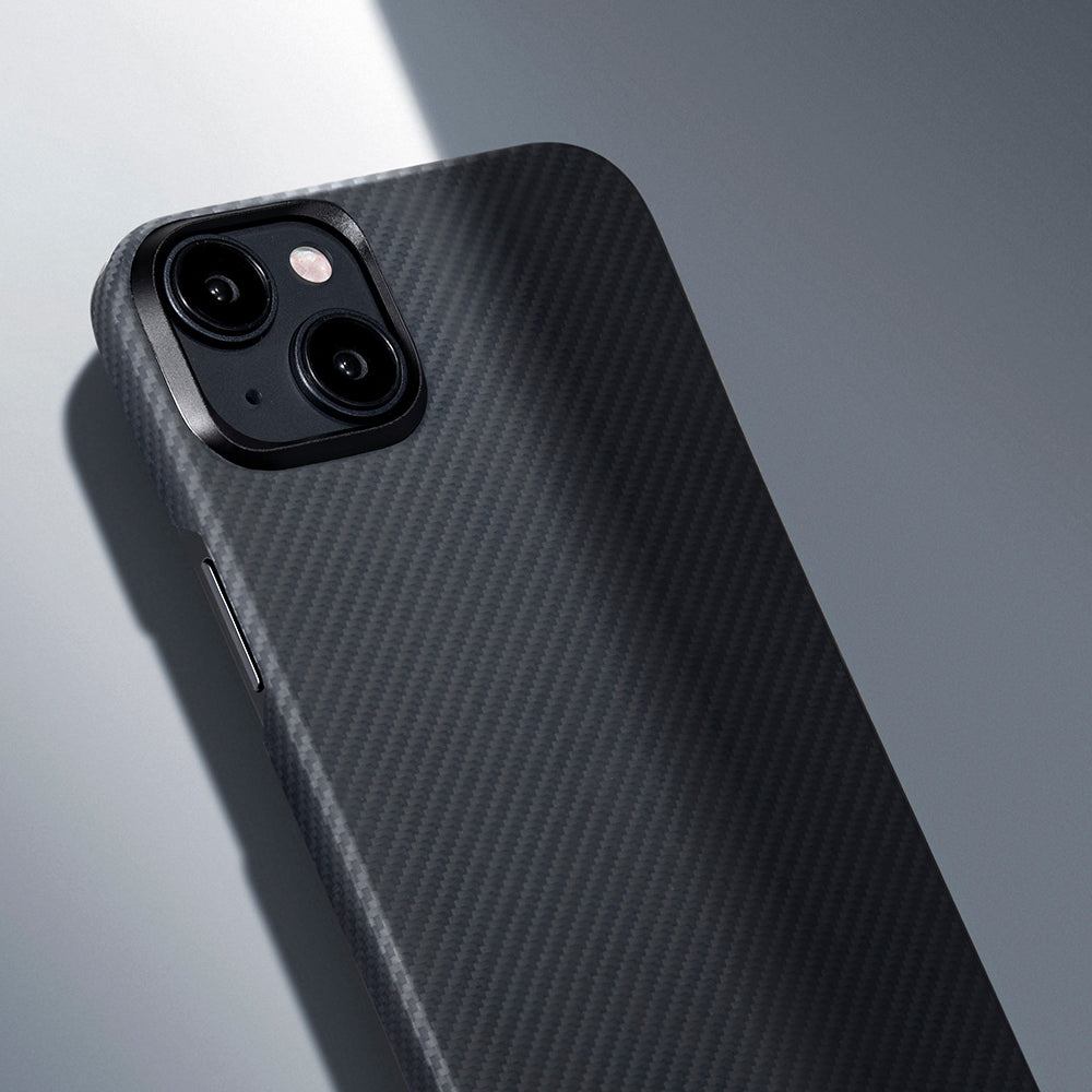 iPhone 15 Plus Kılıf Magsafe Şarj Özellikli 600D Aramid Fiber Pitaka Ultra-Slim Classic Serisi Black-Grey Twill Kılıf Siyah-Gri