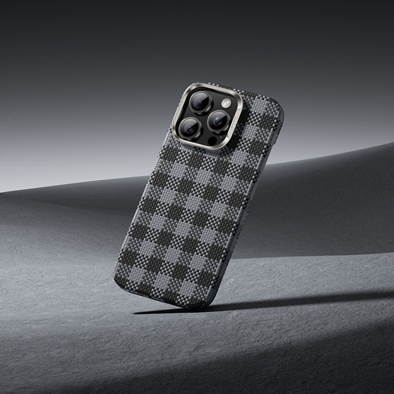 Apple iPhone 15 Pro Kılıf M-safe Şarj Özellikli Ekose Tasarımlı Benks ArmorVichy Kevlar Kapak Siyah