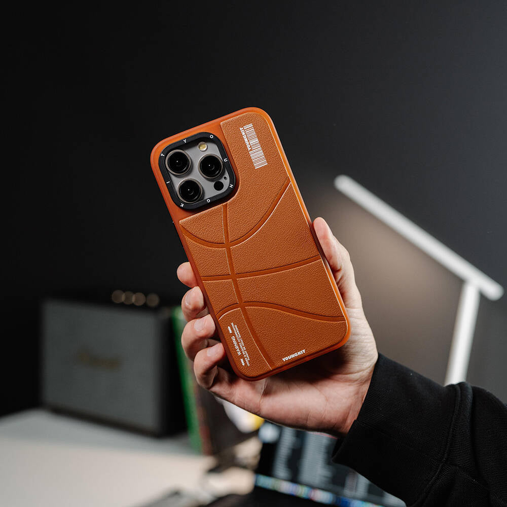 iPhone 15 Pro Kılıf Magsafe Şarj Özellikli Youngkit Backboard Serisi Leather Kılıf Kahverengi