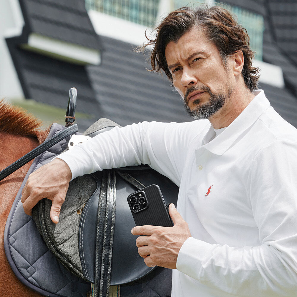 iPhone 15 Pro Max Kılıf Magsafe Şarj Özellikli 1500D Aramid Fiber Pitaka Military-Grade Classic Serisi Black-Grey Twill Kılıf Siyah-Gri