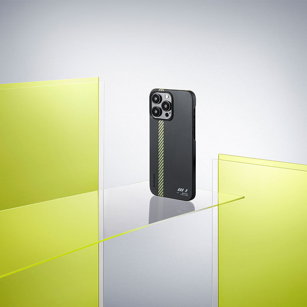 iPhone 15 Pro Max Kılıf Magsafe Şarj Özellikli Aramid Fiber Pitaka Tactile Woven Break The Line Kılıf Siyah