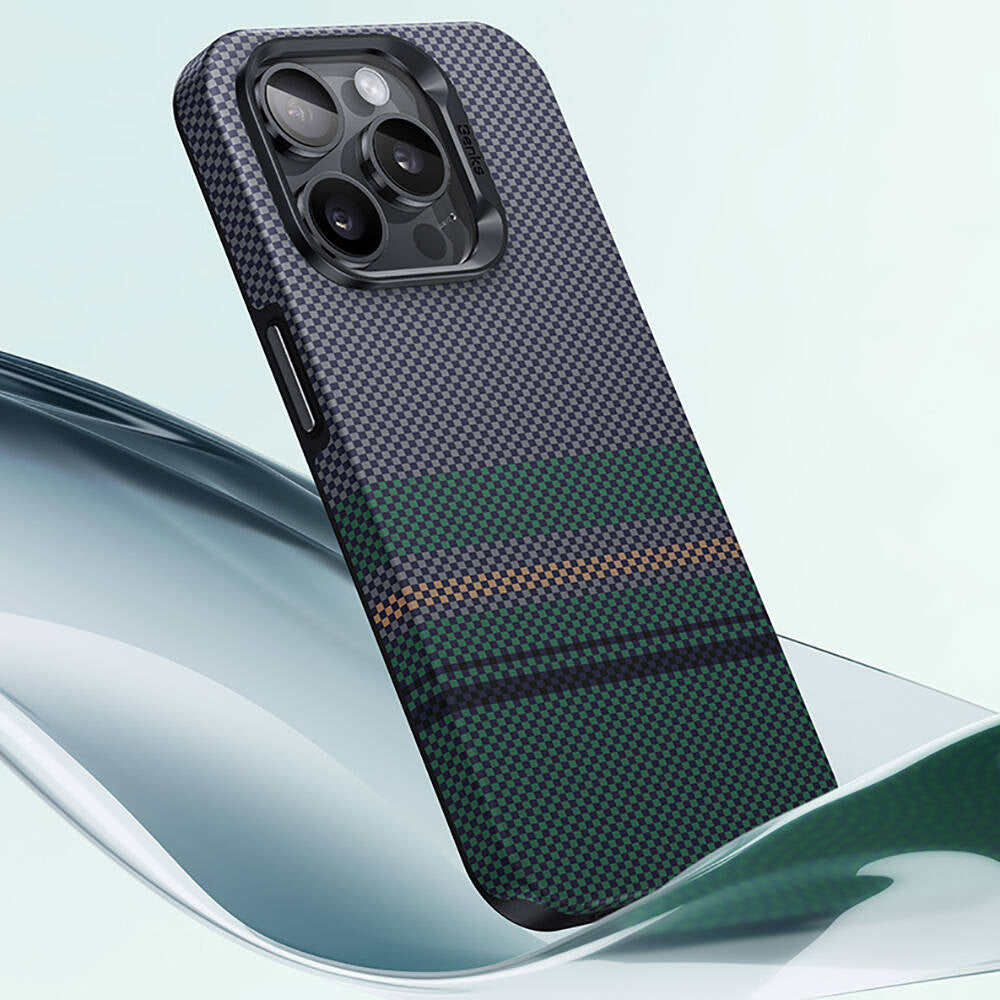 iPhone 15 Pro Max Kılıf Magsafe Şarj Özellikli Karbon Fiber Tasarımlı Benks Aurora ArmorPro Kevlar Kılıf Siyah