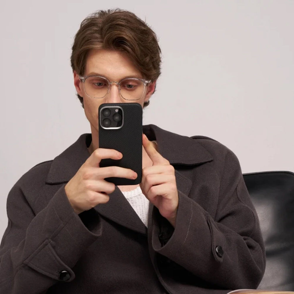 iPhone 16 Pro Kılıf Magsafe Şarj Özellikli 600D Aramid Fiber Pitaka Ultra-Slim Classic Serisi Black-Grey Twill Kılıf Siyah