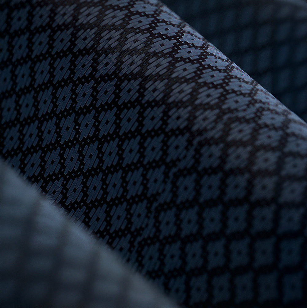 Apple iPhone 16 Pro Max Kılıf M-Safe Şarj Özellikli Benks ArmorAir ArmorGrid Serisi Kevlar Kapak Siyah