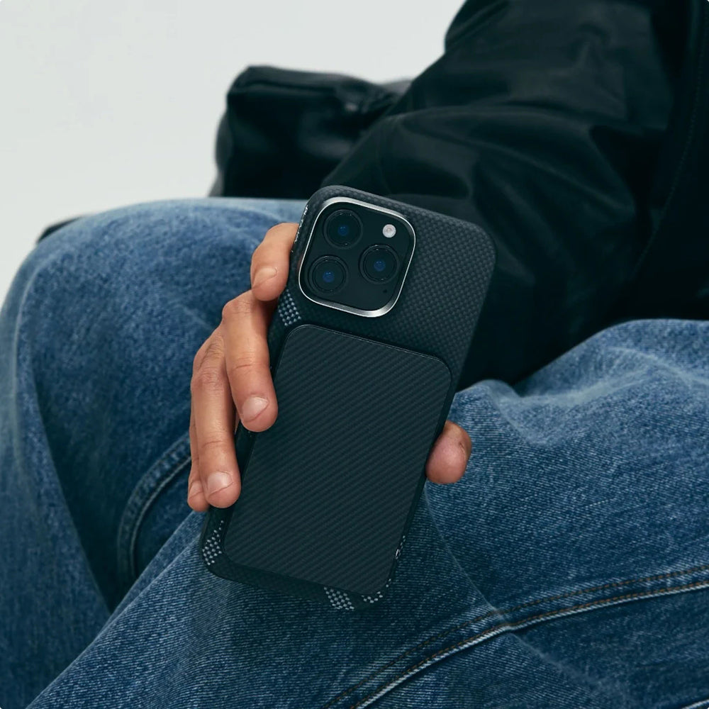 Apple iPhone 16 Pro Max Kılıf M-safe Şarj Özellikli Aramid Fiber Re-TROS Tasarımlı Pitaka Tactile Woven Rebuilding Serisi Kapak Siyah