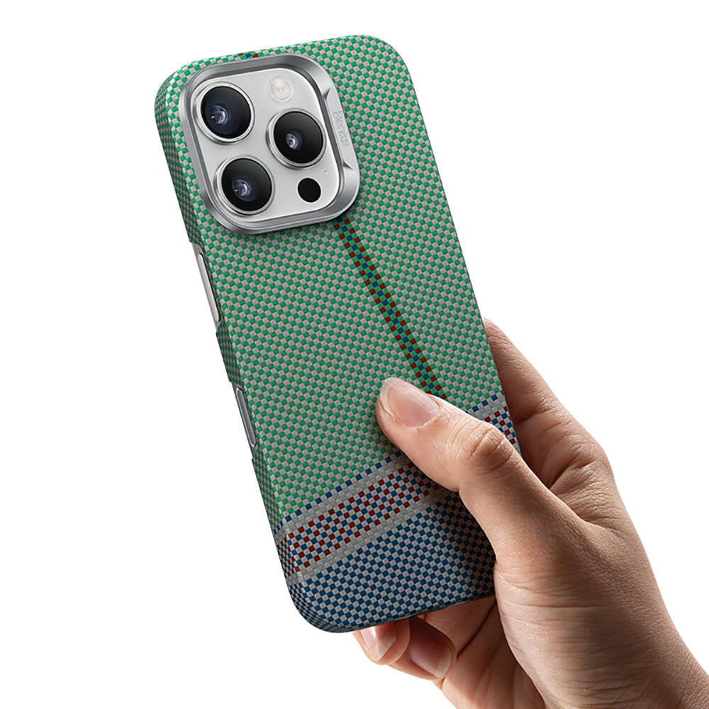 iPhone 16 Pro Max Kılıf Magsafe Şarj Özellikli Karbon Fiber Tasarımlı Benks Passion Green ArmorAir Kevlar Kılıf Yeşil