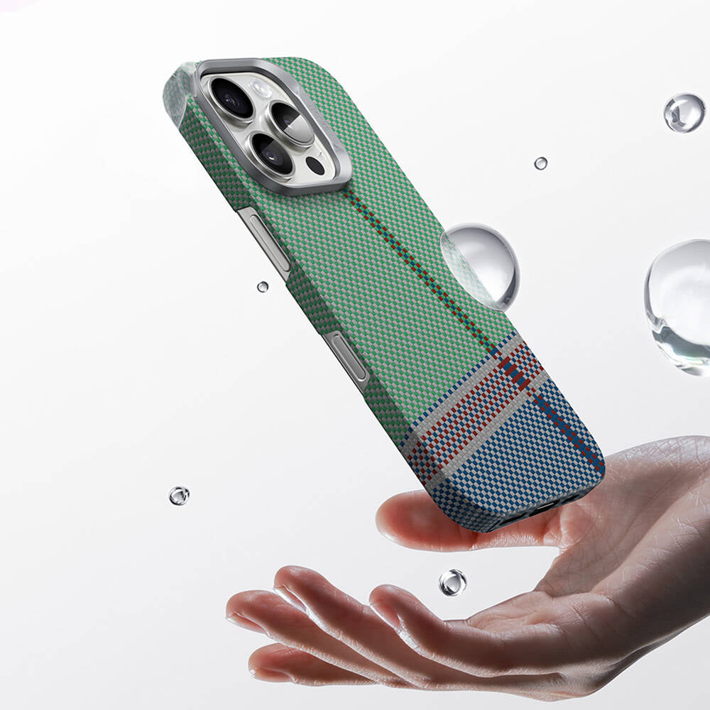 iPhone 16 Pro Max Kılıf Magsafe Şarj Özellikli Karbon Fiber Tasarımlı Benks Passion Green ArmorAir Kevlar Kılıf Yeşil