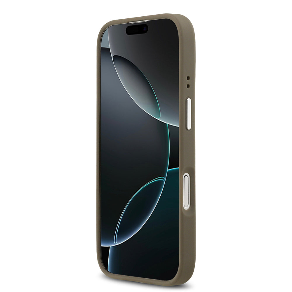 Apple iPhone 17 Kılıf Guess Orjinal Lisanslı Grained 4G Metal Büyük Logolu Kapak Kahverengi