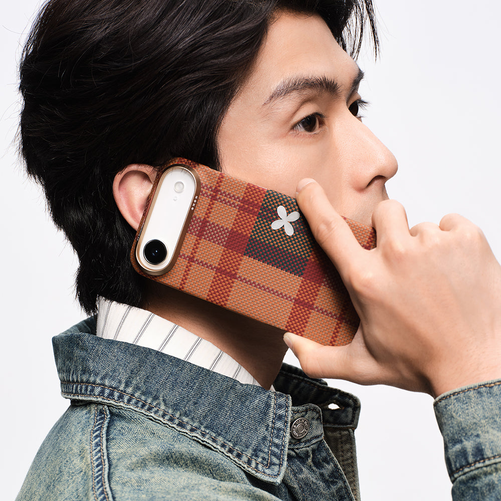 Apple iPhone 17 Pro Kılıf M-safe Şarj Özellikli Aramid Karbon Fiber Pitaka Flora in Grid Serisi Kapak